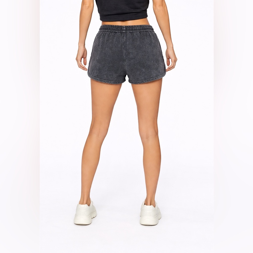 Forever 21 Acid Washed Charcoal Grey/Black Athletic Leisure Shorts with Pockets - Picture 3 of 9